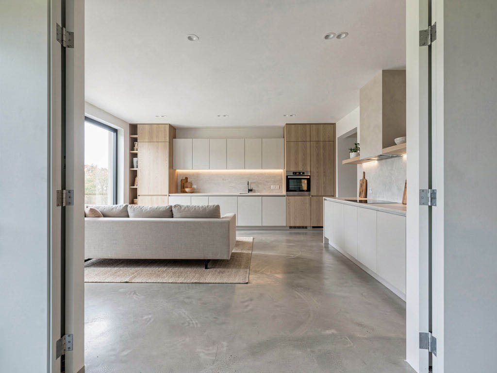 Modern kitchen — wide