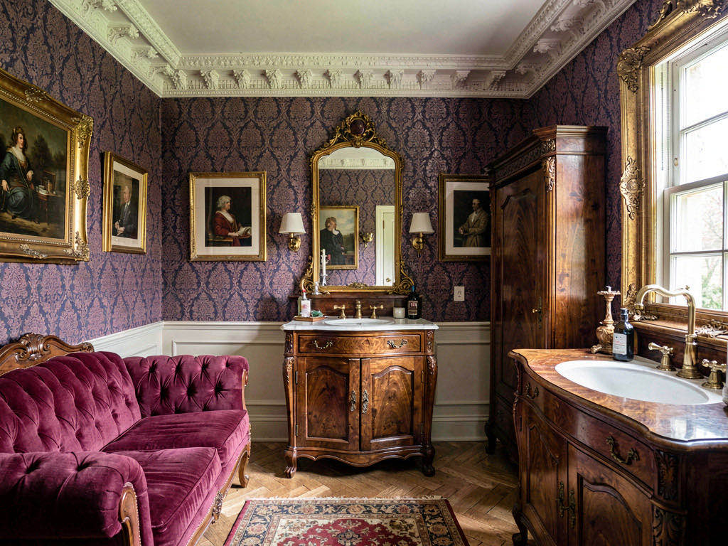 Victorian bathroom — room view